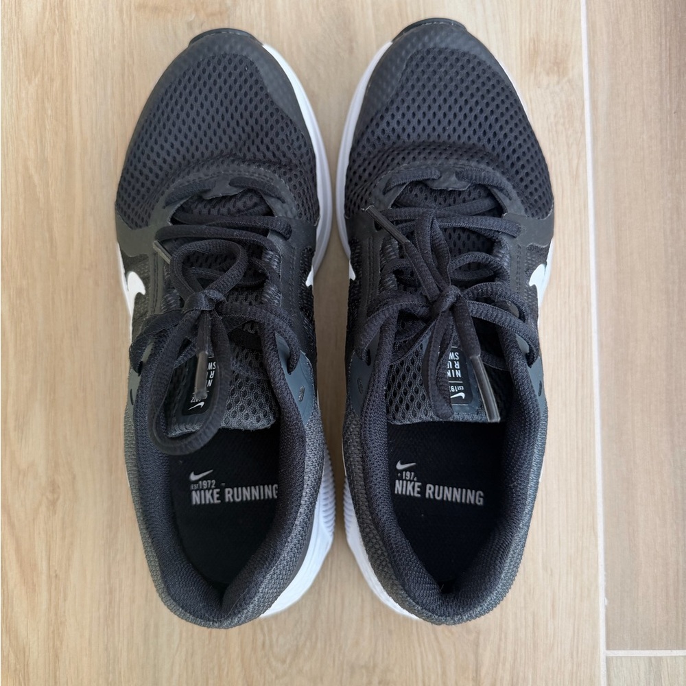 Nike run swift tennis shoes - Picture 3 of 6
